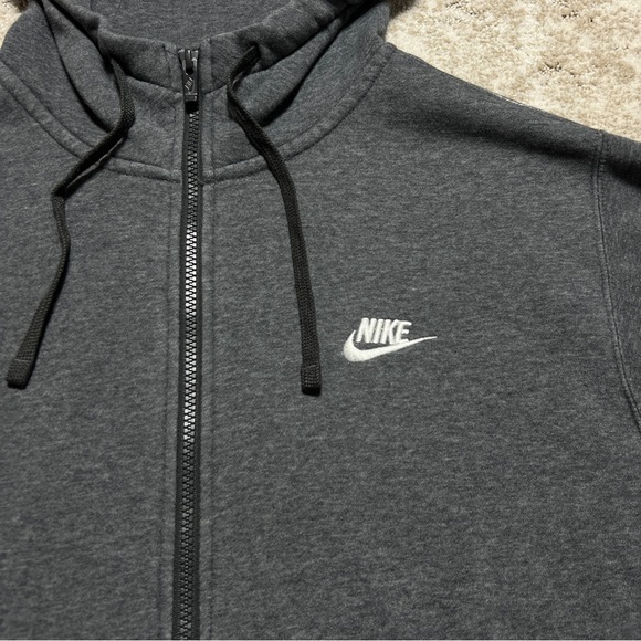 Nike Men's Gray Hoodie Sweater - Picture 2 of 8